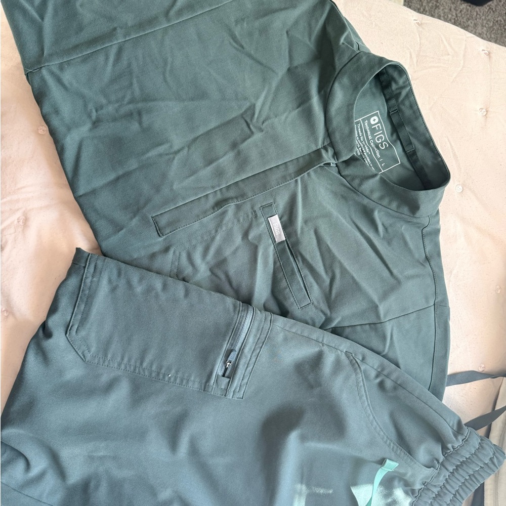 FIGS Bonsai Montex Scrub Top & Bonsai Uman Relaxed Jogger Scrub Pant